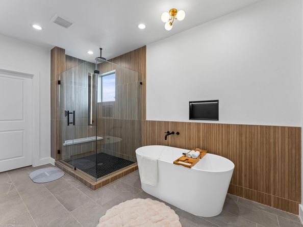 1122 W 17th Street D, Houston TX 77008