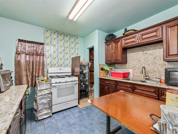 8023 Findlay Street, Houston TX 77017