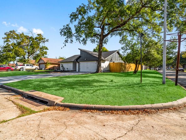 255 Taranto Lane, Houston TX 77015