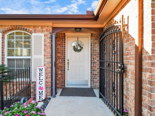 9519 Summer Laurel Lane, Houston TX 77088