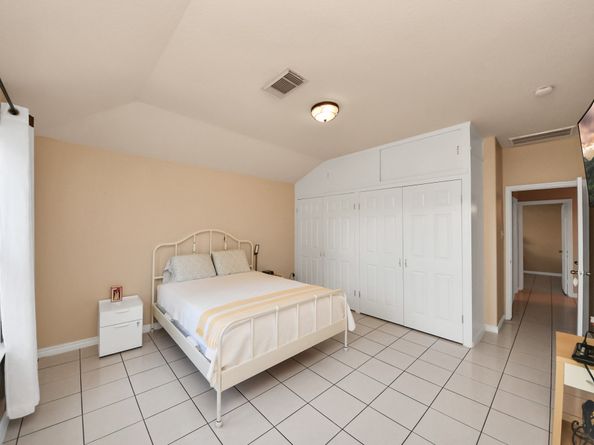 9519 Summer Laurel Lane, Houston TX 77088