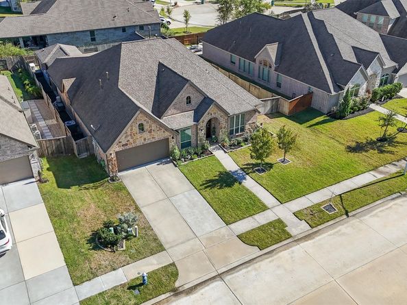 19219 Yellow Chestnut Lane, New Caney TX 77357