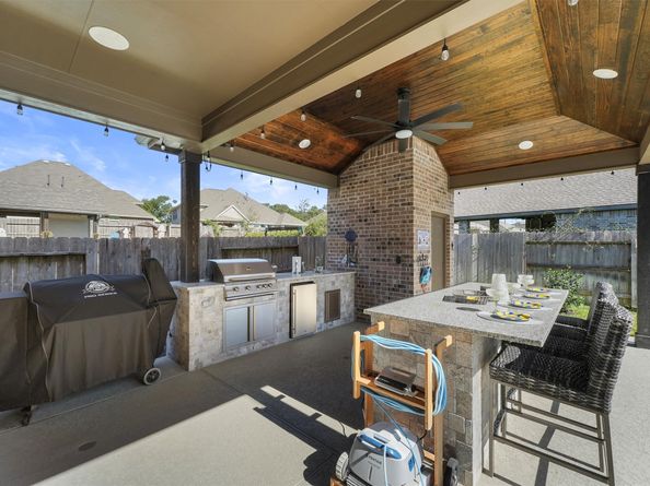 19219 Yellow Chestnut Lane, New Caney TX 77357