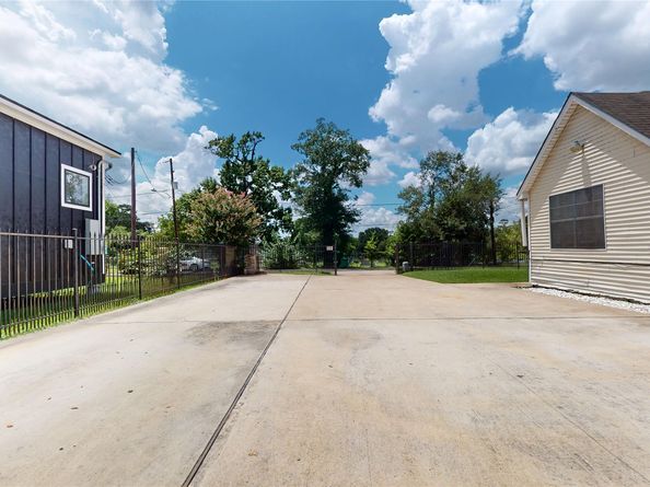 7004 Santa Maria Street, Houston TX 77023