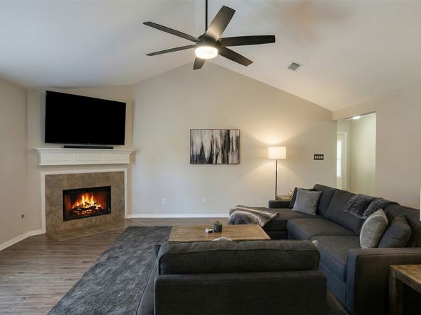 58 Shimmer Pond Pl, Conroe TX 77385