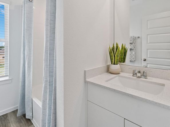 5932 Manning Oaks Street, Houston TX 77091