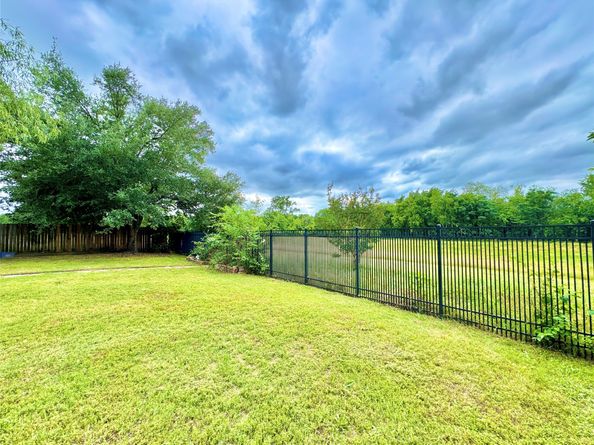 5318 Handbrook Drive, Houston TX 77069