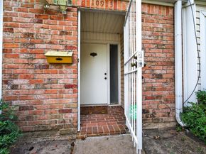 10913 Bexley Drive 913, Houston TX 77099