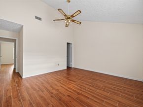 10913 Bexley Drive 913, Houston TX 77099