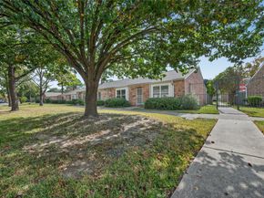 10913 Bexley Drive 913, Houston TX 77099