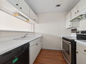 10913 Bexley Drive 913, Houston TX 77099