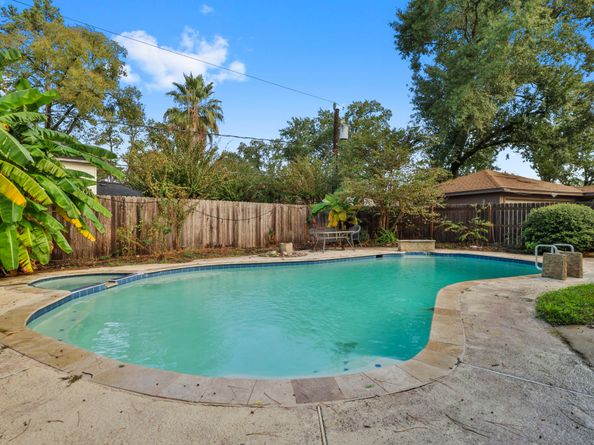 5206 Lodge Creek Dr Drive, Houston TX 77066