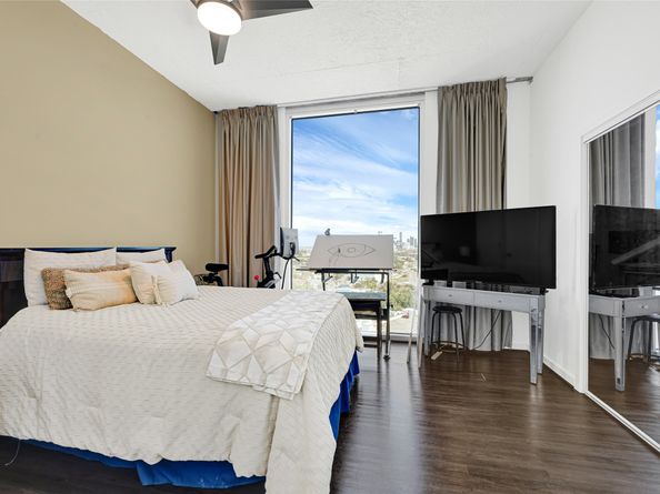 5925 Almeda Road 11901, Houston TX 77004