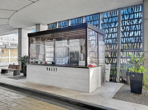 5925 Almeda Road 11901, Houston TX 77004