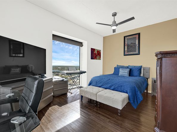 5925 Almeda Road 11901, Houston TX 77004