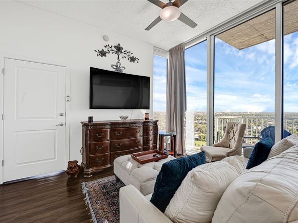 5925 Almeda Road 11901, Houston TX 77004