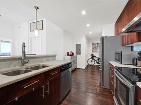 5925 Almeda Road 11901, Houston TX 77004