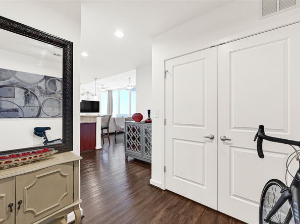 5925 Almeda Road 11901, Houston TX 77004