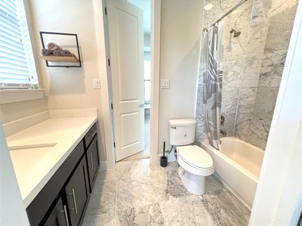 5731 Larkin Street B, Houston TX 77007