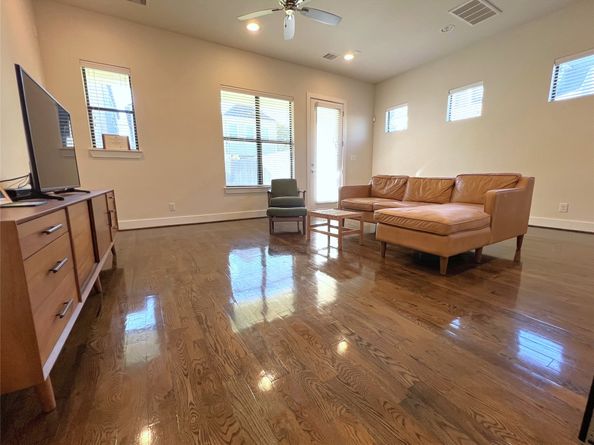 5731 Larkin Street B, Houston TX 77007