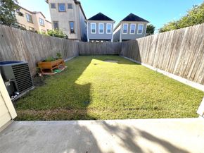 5731 Larkin Street B, Houston TX 77007
