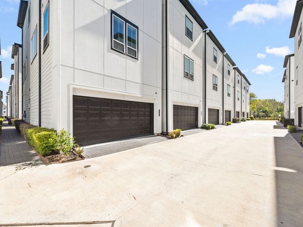 2718 Grand Fountains Drive G, Houston TX 77054