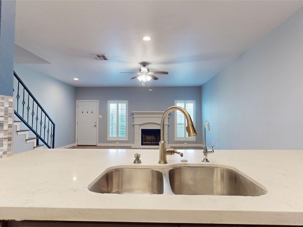 2984 Holly Hall Street 2984, Houston TX 77054