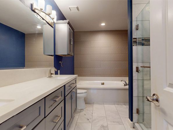 2984 Holly Hall Street 2984, Houston TX 77054