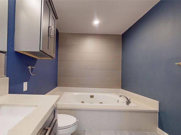 2984 Holly Hall Street 2984, Houston TX 77054