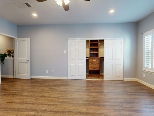 2984 Holly Hall Street 2984, Houston TX 77054