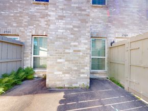 2984 Holly Hall Street 2984, Houston TX 77054