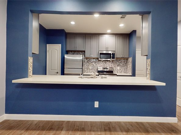 2984 Holly Hall Street 2984, Houston TX 77054