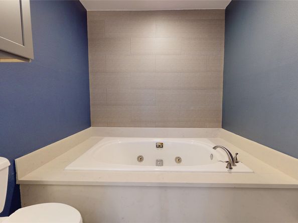 2984 Holly Hall Street 2984, Houston TX 77054