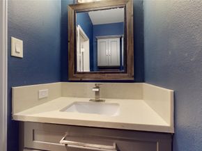 2984 Holly Hall Street 2984, Houston TX 77054