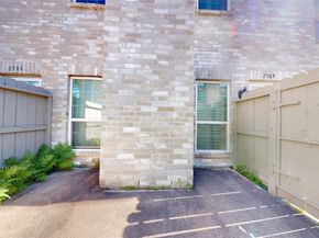 2984 Holly Hall Street 2984, Houston TX 77054