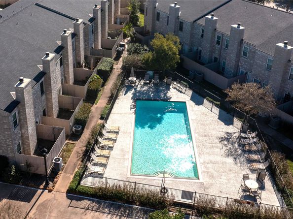 2984 Holly Hall Street 2984, Houston TX 77054