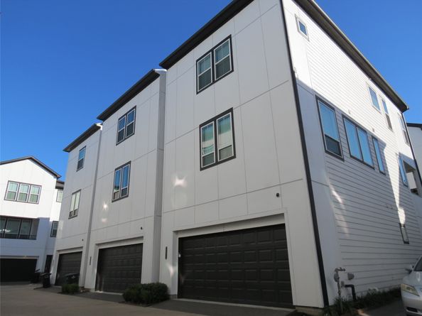 2802 Grand Fountains Drive E, Houston TX 77054