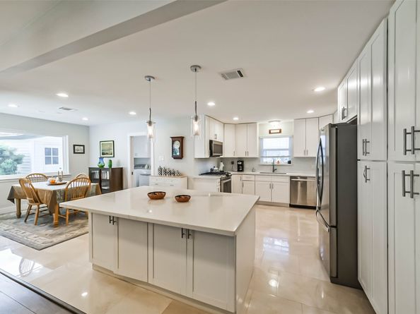 5731 Grape Street, Houston TX 77096