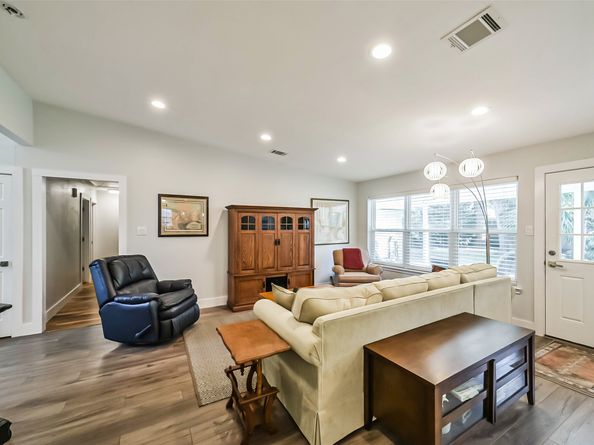 5731 Grape Street, Houston TX 77096