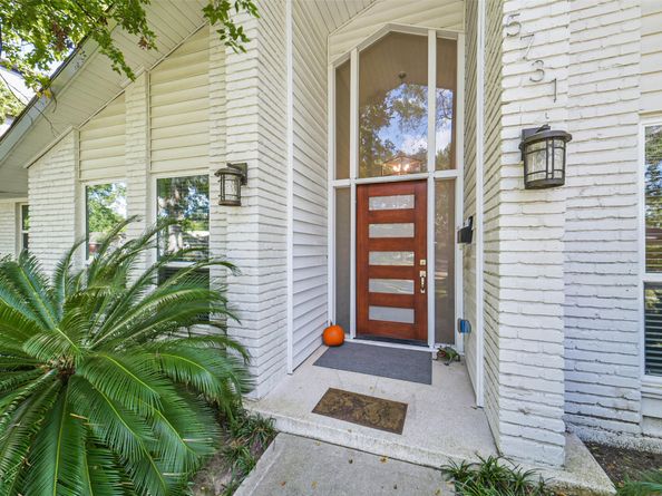 5731 Grape Street, Houston TX 77096