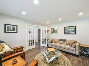 5731 Grape Street, Houston TX 77096