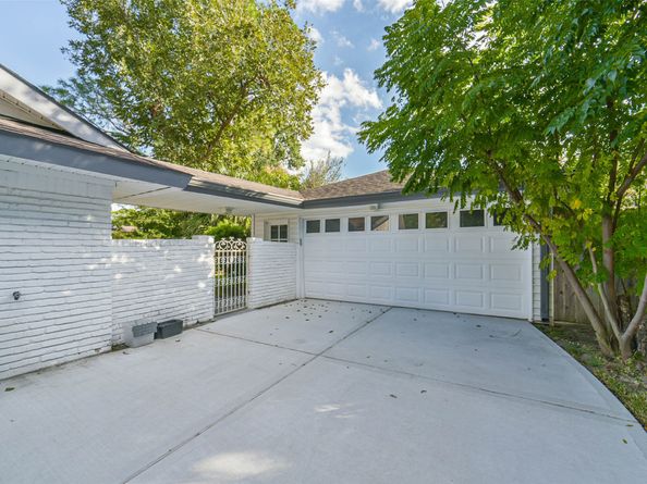 5731 Grape Street, Houston TX 77096