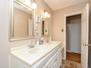 2914 Dragonwick Drive, Houston TX 77045