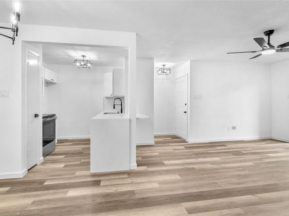 2800 Jeanetta Street 2411, Houston TX 77063