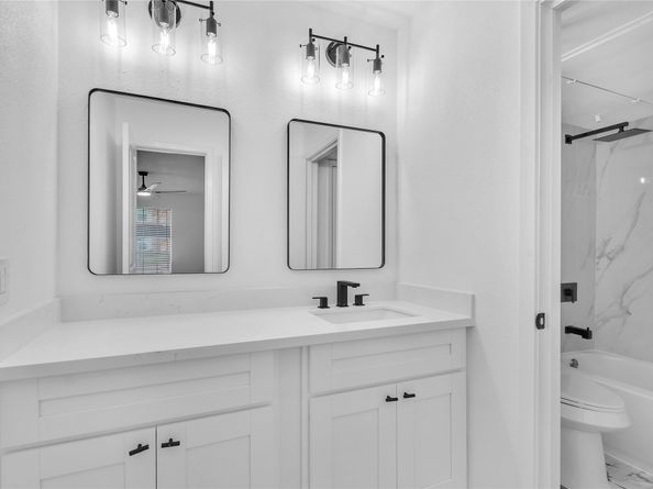 2800 Jeanetta Street 2411, Houston TX 77063