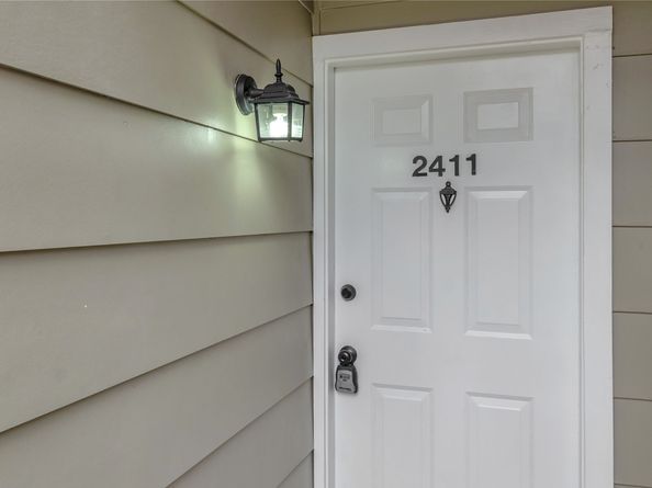 2800 Jeanetta Street 2411, Houston TX 77063