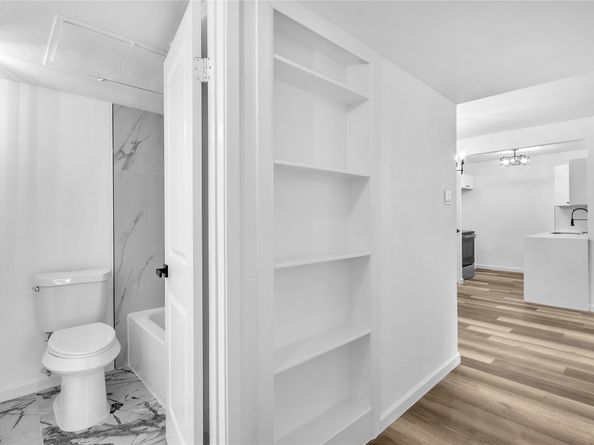 2800 Jeanetta Street 2411, Houston TX 77063