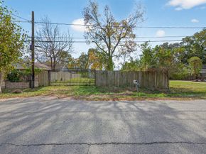 5002 Firnat Street, Houston TX 77016