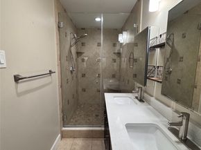 6554 Lindyann Lane, Houston TX 77008