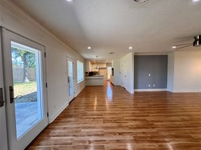 6554 Lindyann Lane, Houston TX 77008